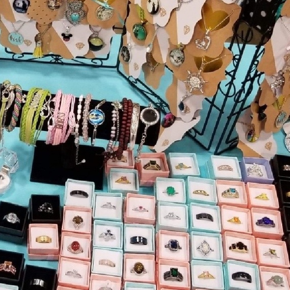 100 Piece Wholesale Mystery Jewelry Lot!